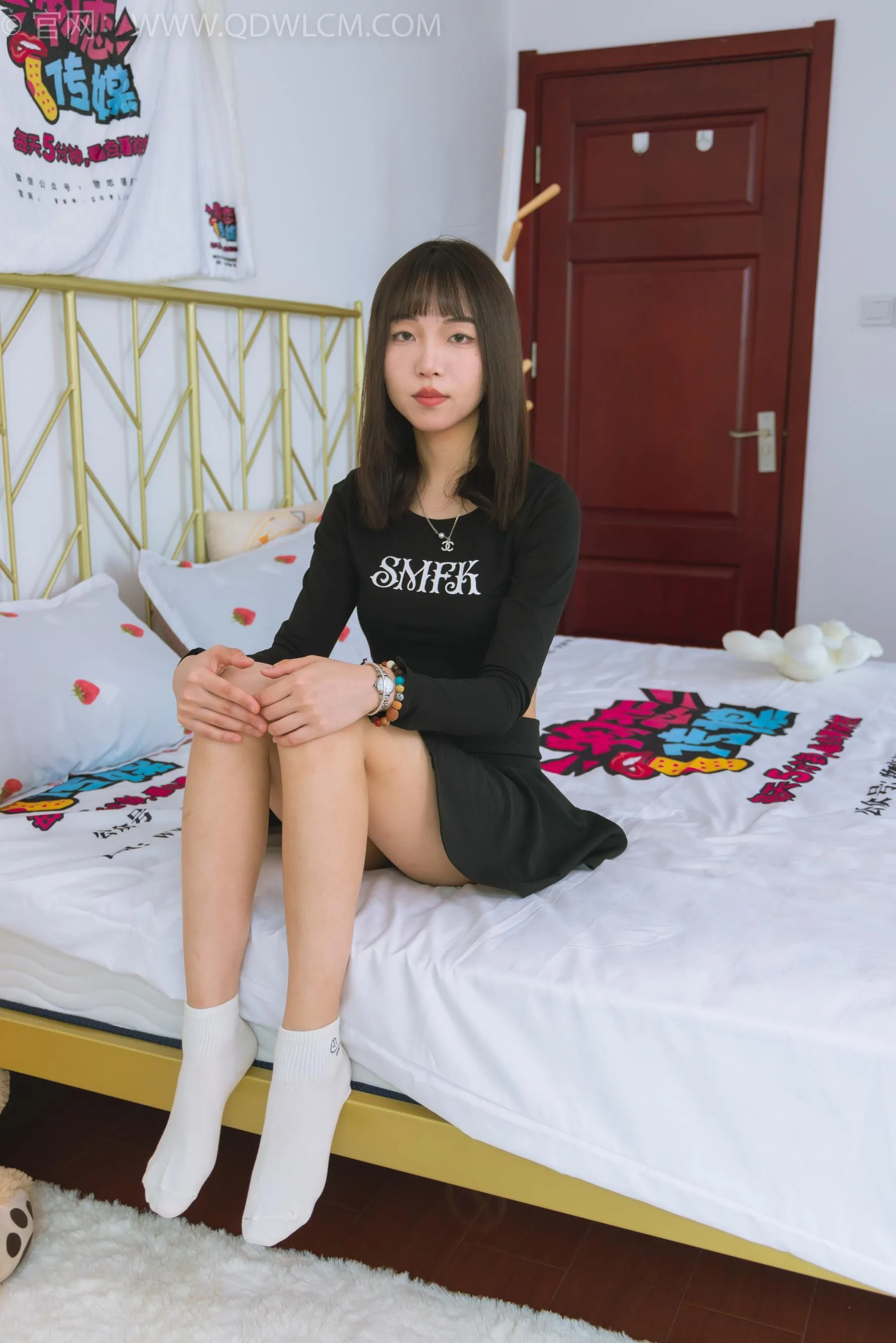 物恋传媒 NO.1532 琪琪-黑色的花 [151P]插图3